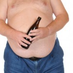 Ein dicker Bierbauch führt bei Männern oft zu Dehnungsstreifen