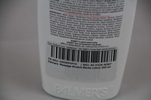 Ansonsten sind die Inhaltsstoffe der Palmer's Cocoa Lotion in drei Sprachen angegeben.